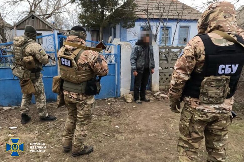 На деоккупированной Херсонщине разоблачен предатель, который сдавал рашистам украинских патриотов и держал у себя арсенал российского оружия, - СБУ 01