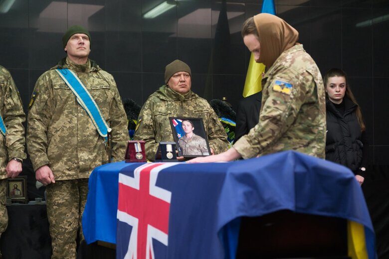 З добровольцем з Нової Зеландії Домініком Абеленом попрощались у Києві