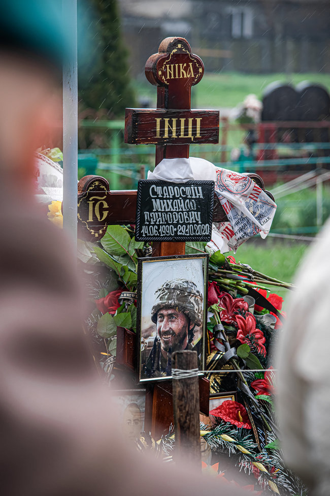 Меморіальну дошку морпіху 36-ї ОБрМП Михайлу Старостіну відкрили на Херсонщині 15