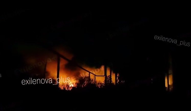 В окупованому Хрустальному на Луганщині БпЛА атакували базу російських військових: спалахнула пожежа