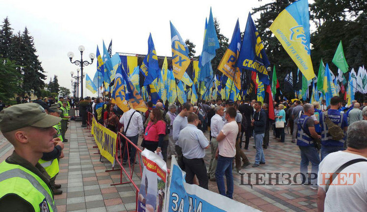 "Say NO to elections under Yanukovych law," - protesters demand electoral reform implementation outside Rada. VIDEO&PHOTOS