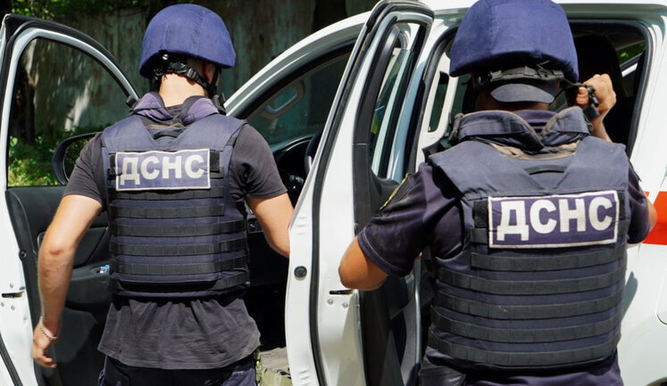 Двое курсантов ГСЧС погибли из-за взрыва 152-мм снаряда в общежитии на Харьковщине. Его им приказал разобрать руководитель, - журналистка