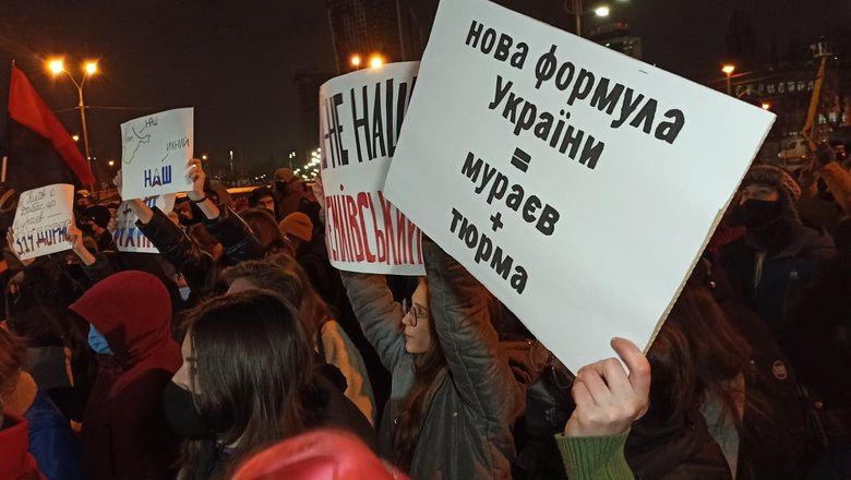 Біля телеканалу НАШ в Києві відбулась акція Вимкніть зброю Росії з вимогою санкцій проти Мураєва 08