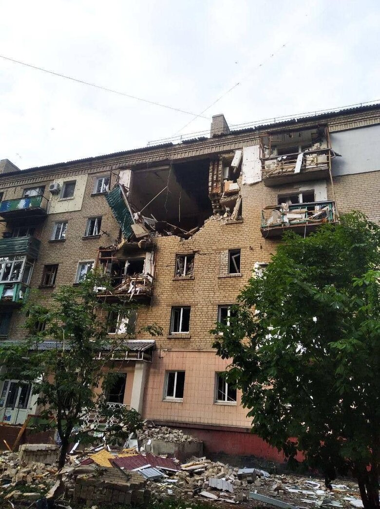 In Severodonetsk fights take place in city center, enemy struck airstrike on Myrniy Dolyni, - Haidai 06