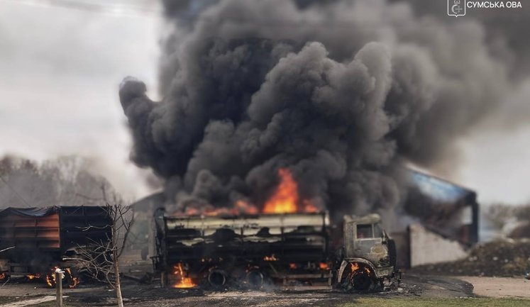 Росіяни атакували підприємство у Конотопському районі: троє людей поранено, виникла пожежа