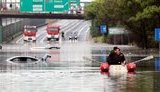 Варшаву затопило: Блокированы автодороги и метро, спасатели получают сотни звонков от пострадавших. ФОТОрепортаж+ВИДЕО