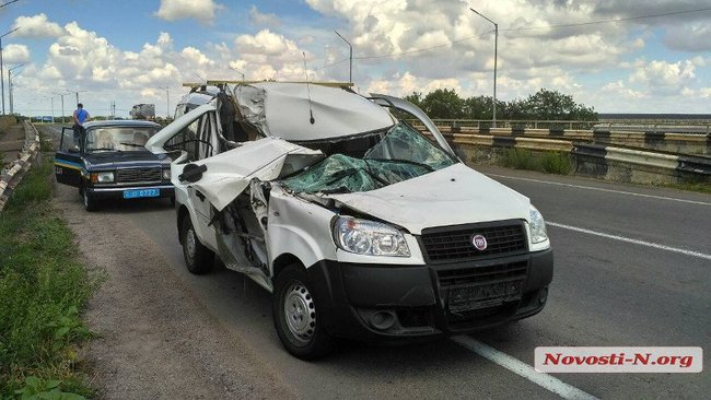 Легковик влетів у попутну вантажівку під Миколаєвом - постраждали діти 01