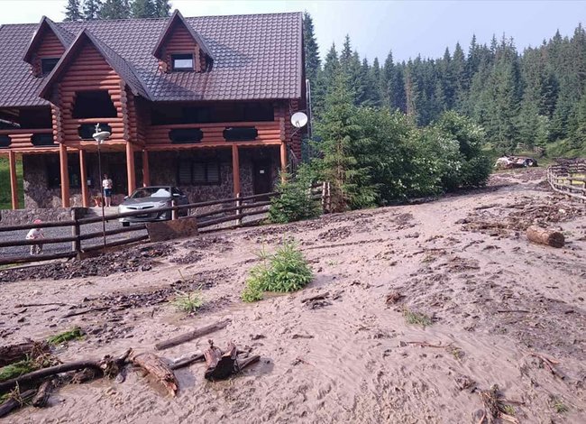 Два селеві потоки зійшли на Закарпатті 03