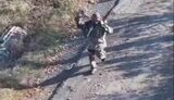 окупант здається у полон