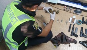 Затриманий у межах справи про захоплення заручників у Луцьку харків'янин співпрацює зі слідством, - поліція. ФОТОрепортаж