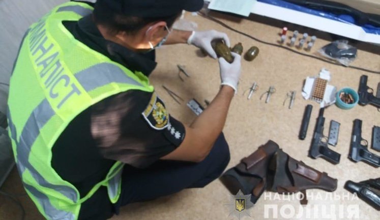 Затриманий у межах справи про захоплення заручників у Луцьку харків'янин співпрацює зі слідством, - поліція. ФОТОрепортаж
