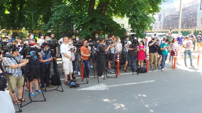 Активисты пришли под главк СБУ поддержать Стерненко: Будет жарко, будет гореть. Очень ху#во будет, если Сергея закроют 01