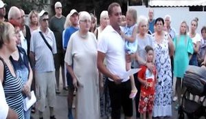 "Тепер час наших ультиматумів. Аж до перекриття доріг", - жителі окупованого Гурзуфа - окупаційній владі, яка має намір знести їхні будинки і звести паркан. ВIДЕО