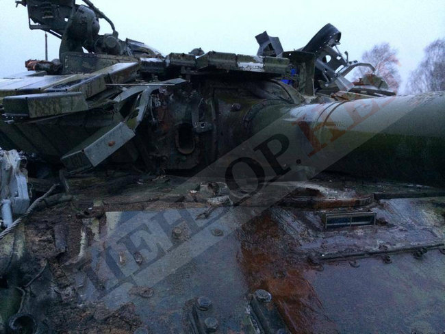 Командир танкового екіпажу 51-ої бригади Богдан Макаров: Одним снарядом ми влучили прямісінько в одну групу мінометів і знищили її. Тоді ми знешкодили від 30 до 35 осіб. Якби ще працював мій командирський кулемет… 06