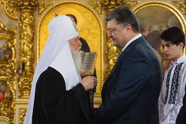 Порошенко присвоил патриарху Филарету звание Герой Украины 01