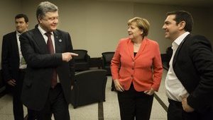 Порошенко побеседовал с Меркель и Ципрасом в кулуарах Гуманитарного саммита ООН в Стамбуле. ФОТОрепортаж