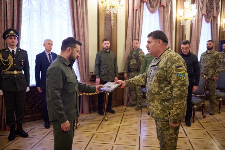 Зеленський вручив нагороди воїнам тероборони 16