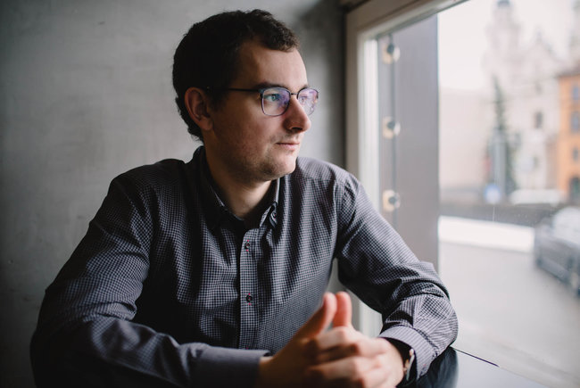 Білоруський політичний аналітик Артем Шрайбман: Чи є у мене образа на Протасевича за те інтервю? Звичайно, ні. Якщо тобі погрожують видачею в донецько-луганські підвали, - і не те скажеш 01