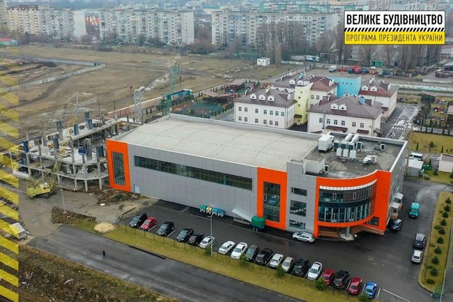 В поселке на Днепропетровщине строят новый трехэтажный бассейн 02