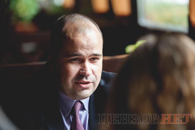 Кандидат у судді ВС Микола Мазур: Пам’ятаю, як ішов з роботи після одного із обстрілів. Дивлюся – дим, а неподалік діти грають у футбол 01