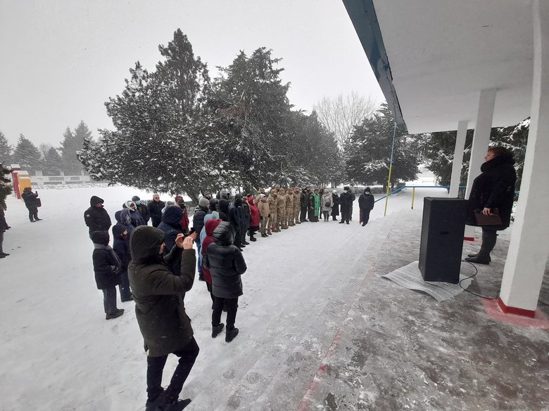Меморіальну дошку воїну Азова Едуарду Шахову, вбитому російським снайпером на Донбасі, відкрили на Херсонщині 20