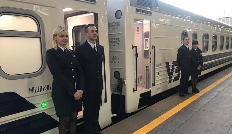 "Укрзализныця" назначила 4 дополнительных поезда ко Дню защитника Украины