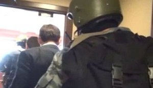 Пока Путин выступает по телевидению, в офис организации Ходорковского "Открытая Россия" пришли с обысками. ДОКУМЕНТ+ФОТО