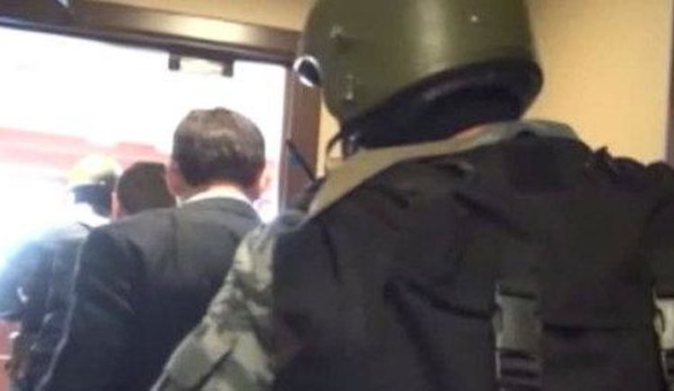 Пока Путин выступает по телевидению, в офис организации Ходорковского "Открытая Россия" пришли с обысками. ДОКУМЕНТ+ФОТО