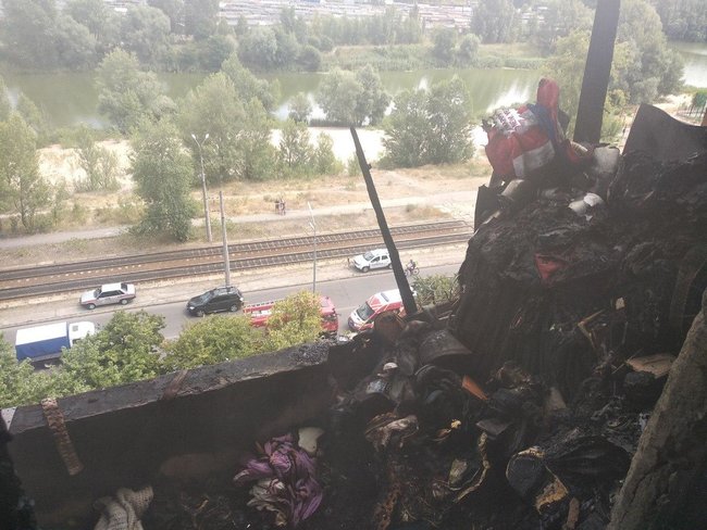 В многоэтажном жилом доме в Киеве произошел пожар: 77-летняя женщина сгорела заживо 04