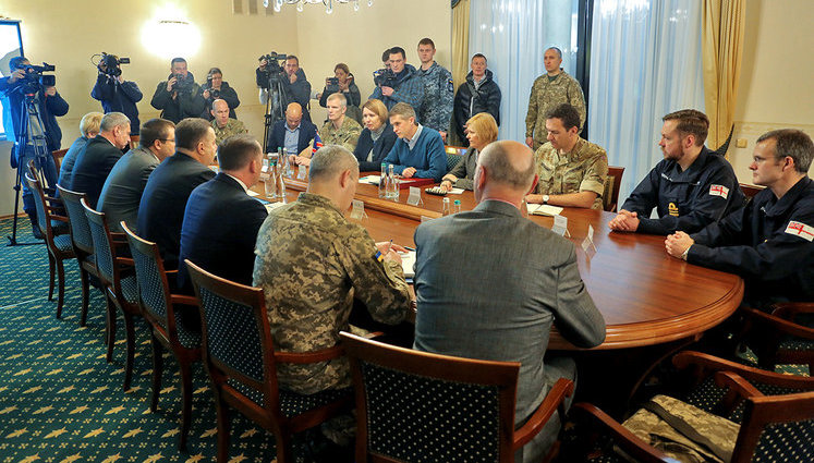 Ситуация неприемлемая. Международные организации должны иметь доступ к захваченным украинским морякам, - госсекретарь Великобритании Уильямсон. ВИДЕО