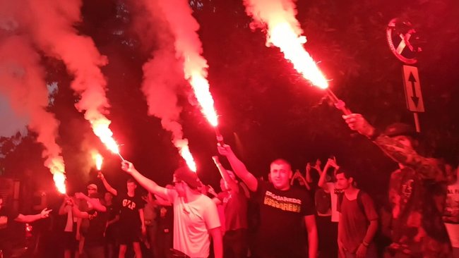 Акция в поддержку отставки Авакова с файерами и салютом прошла возле здания МВД 17