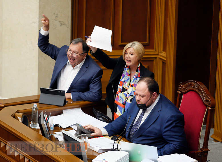 Блокирование трибуны, звонок Стефанчуку, Порошенко и Вирастюк, счастливый Тищенко и потрясенный Арахамия, - работа Рады 23 сентября 30