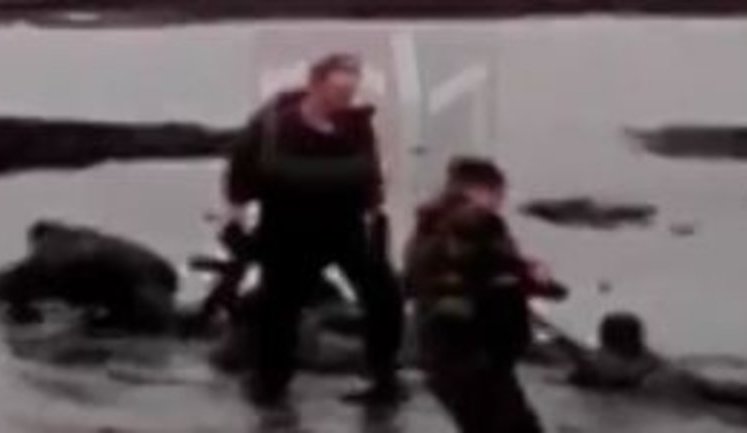 "Вперед, вышкурцы! Хлебать дерьмо! Не нравится!? Схлопочешь пулю!", - российские дети проходят курс "патриотического" воспитания в Сургуте. ВИДЕО