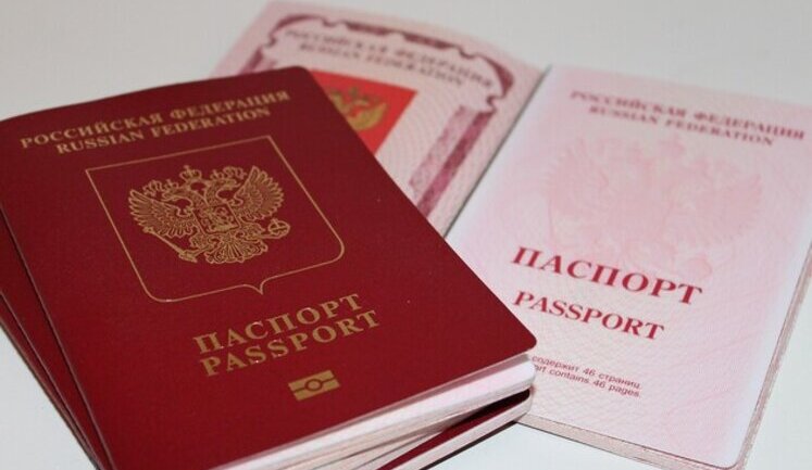Росіян хочуть обкласти податком на поїздки за кордон