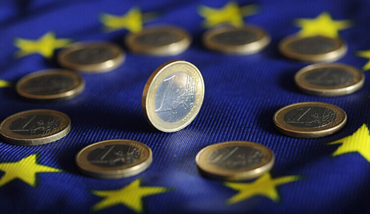 Інфляція у єврозоні сповільнилася до мінімуму з липня 2021 року