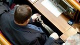 "Депутатский узел" для новичков: "регионал" провел мастер-класс в Раде по завязыванию галстука. ФОТОрепортаж