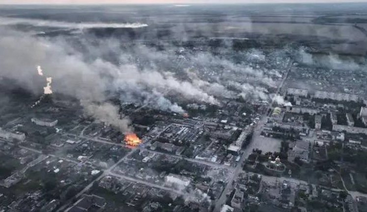 Бои продолжаются в нескольких районах Волчанска, разрушения города - критические, - Трегубов