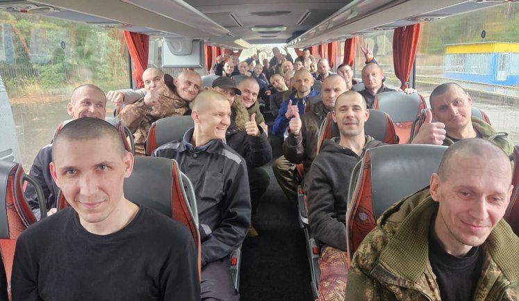 Комбінований обмін: Україна повернула 185 військових та 20 цивільних. Практично всі вони перебували в неволі з 2022 року, - Коордштаб. ФОТОрепортаж