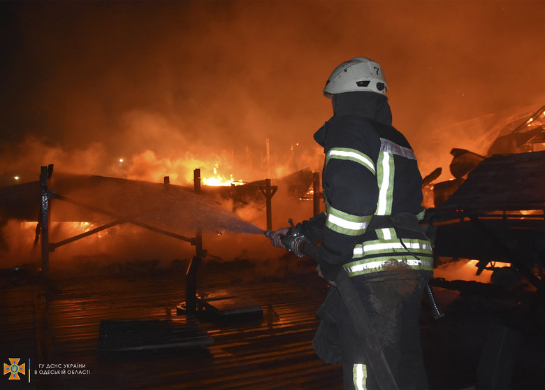 На пляже Дельфин в Одессе полыхал популярный ночной клуб TrueMan 02 На пляже Дельфин в Одессе полыхал популярный ночной клуб TrueMan 02