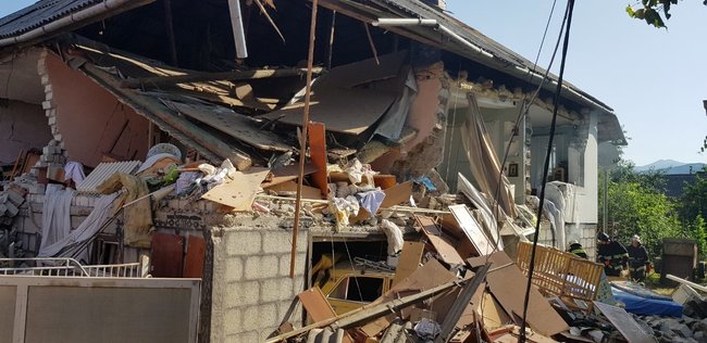Взрыв газа из системы ГБО автомобиля разрушил дом на Закарпатье, - ГСЧС 01