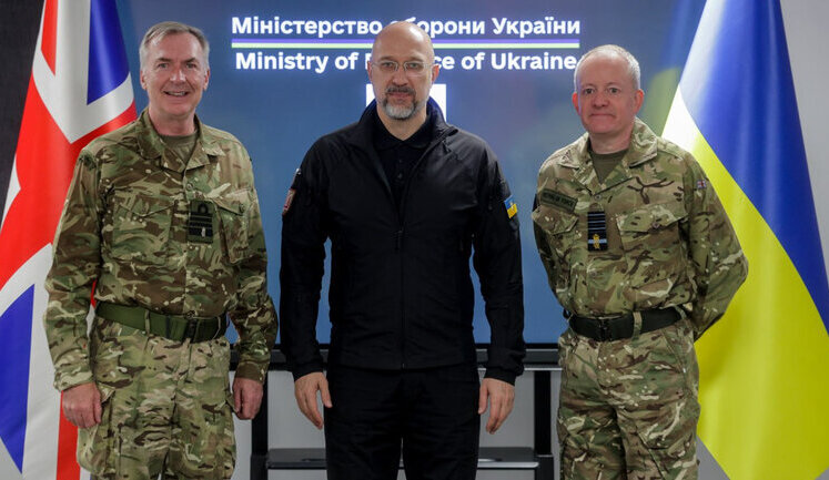 Шмигаль, Радакін та глава штабу оборони Британії Найтан провели зустріч: домовились про співпрацю у виробництві дронів. ФОТО