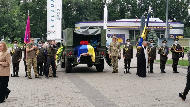 С погибшим в зоне ООС военным медиком Юрием Письменным простились в Днепре 12