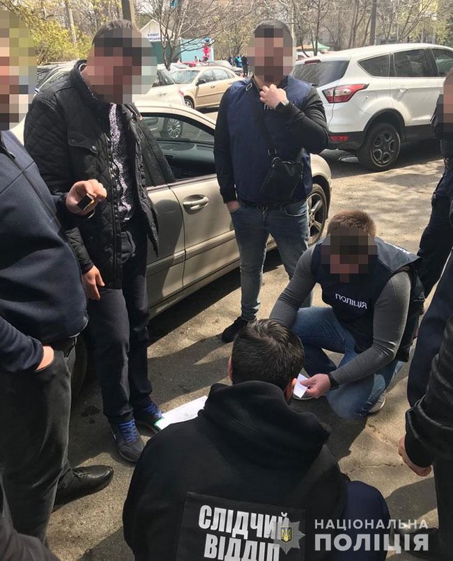 Поліція затримала співробітника Білгород-Дністровської місцевої прокуратури на хабарі $10 тисяч 02