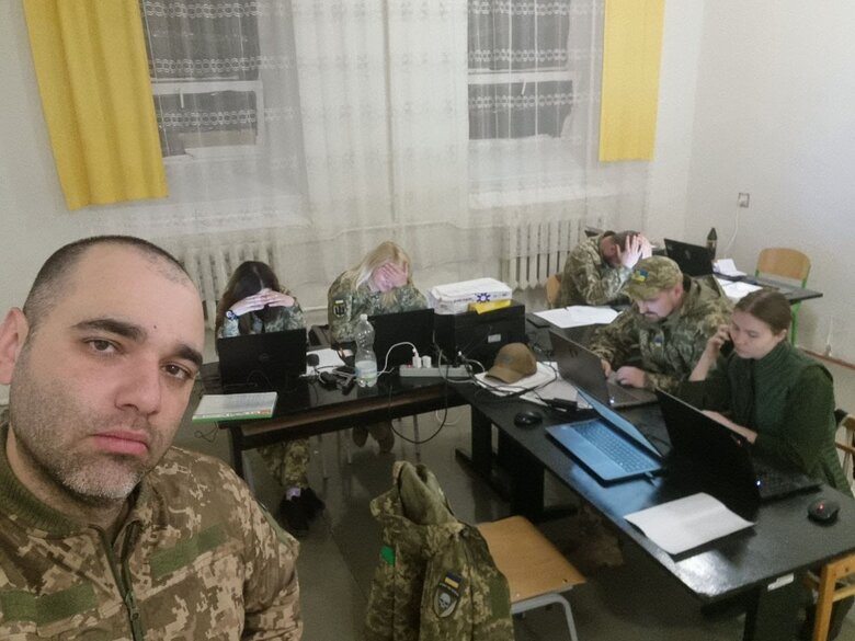 Антон Колумбет: Ми стоїмо і дивимося, як загорілися два вертольоти та падають у Київське море. З них ще випадають покоцані російські десантники. Тоді весь страх пішов 02