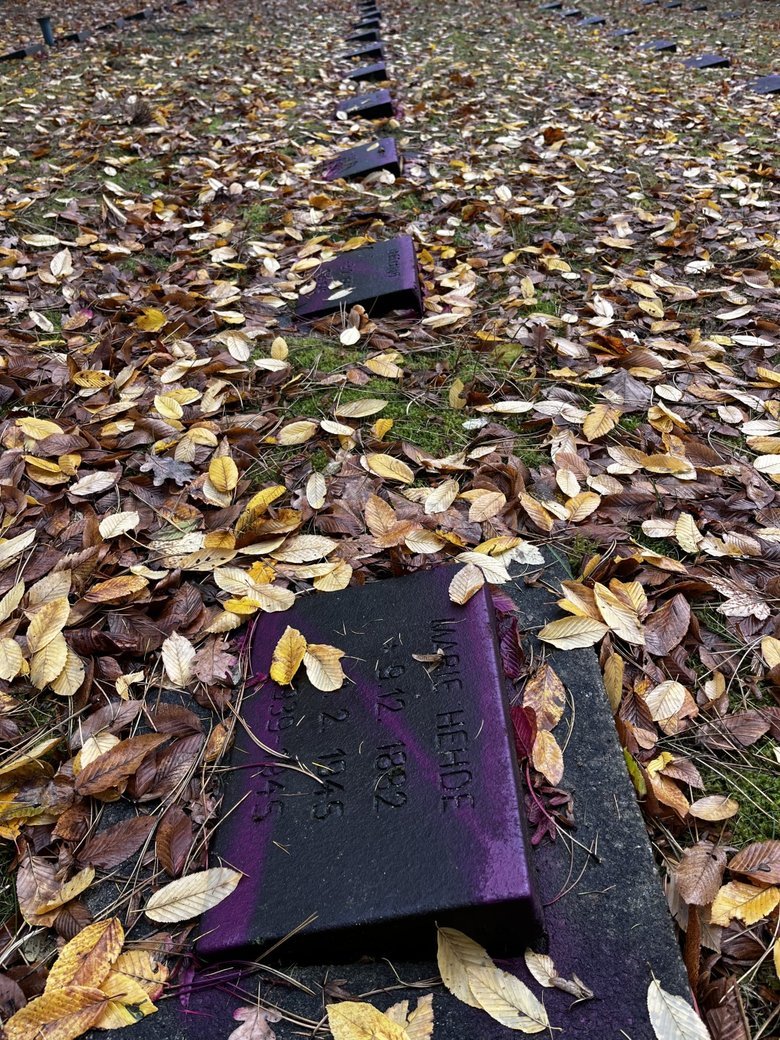 В Германии осквернили символикой россиян 67 могил солдат