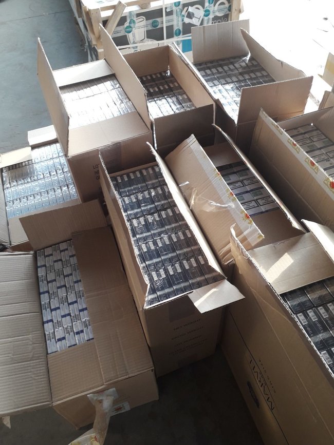 Схема незаконного сбыта контрафактных сигарет ликвидирована на Днепропетровщине. Изъято товаров стоимостью более 1,6 млн. грн. 01 Схема незаконного сбыта контрафактных сигарет ликвидирована на Днепропетровщине. Изъято товаров стоимостью более 1,6 млн. грн. 01