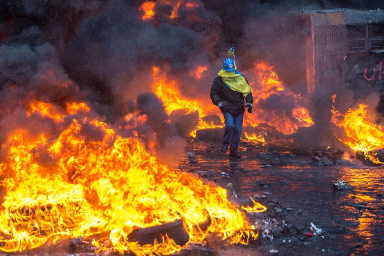Вісім років від Вогнехреща на Грушевського: Вогонь запеклих не пече 08