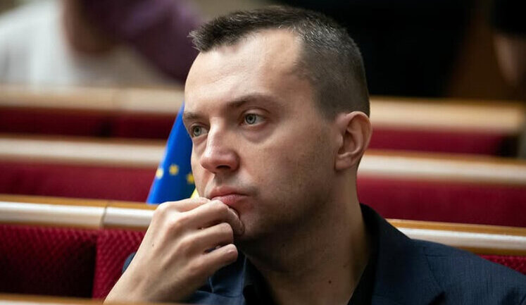"Вважаю моє голосування помилкою. Готовий повернутись до сесійної зали", - депутат Штепа