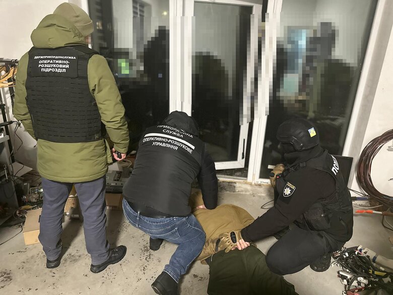 Військовослужбовця викрили на хабарі