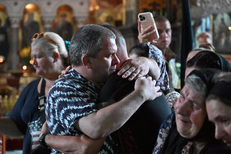 У Володимирському соборі попрощалися із загиблим у боях за Україну воїном Микитою Оптимістом Красновідом 19